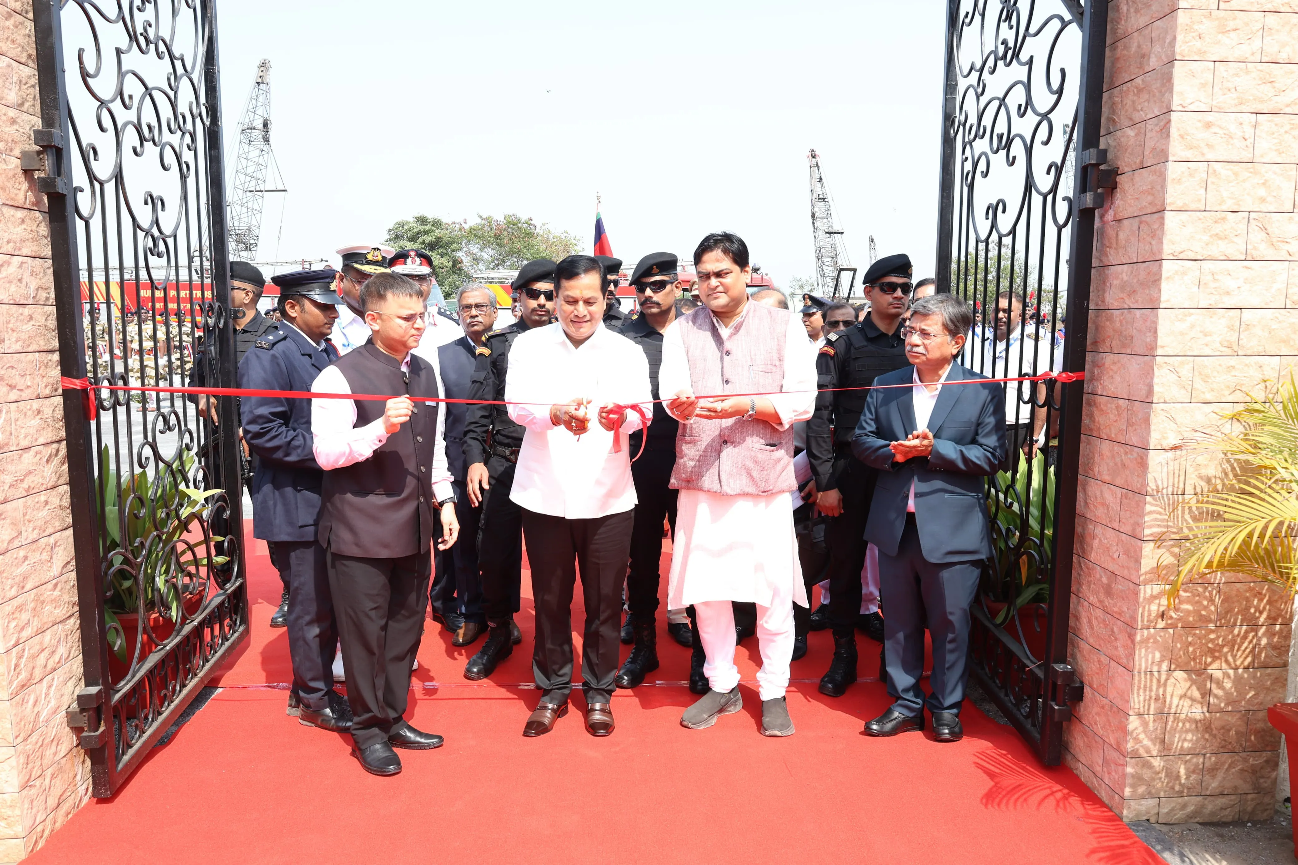  কেন্দ্ৰীয় বন্দৰ, জাহাজ পৰিবহণ আৰু জলপথ মন্ত্রী সর্বানন্দ সোণোৱালে আজি নিউ মুম্বাই ইন্টাৰনেশ্যনেল ক্রুজ টার্মিনেলৰ পৰা ক্রুজ কার্যকলাপৰ শুভাৰম্ভ কৰে। 