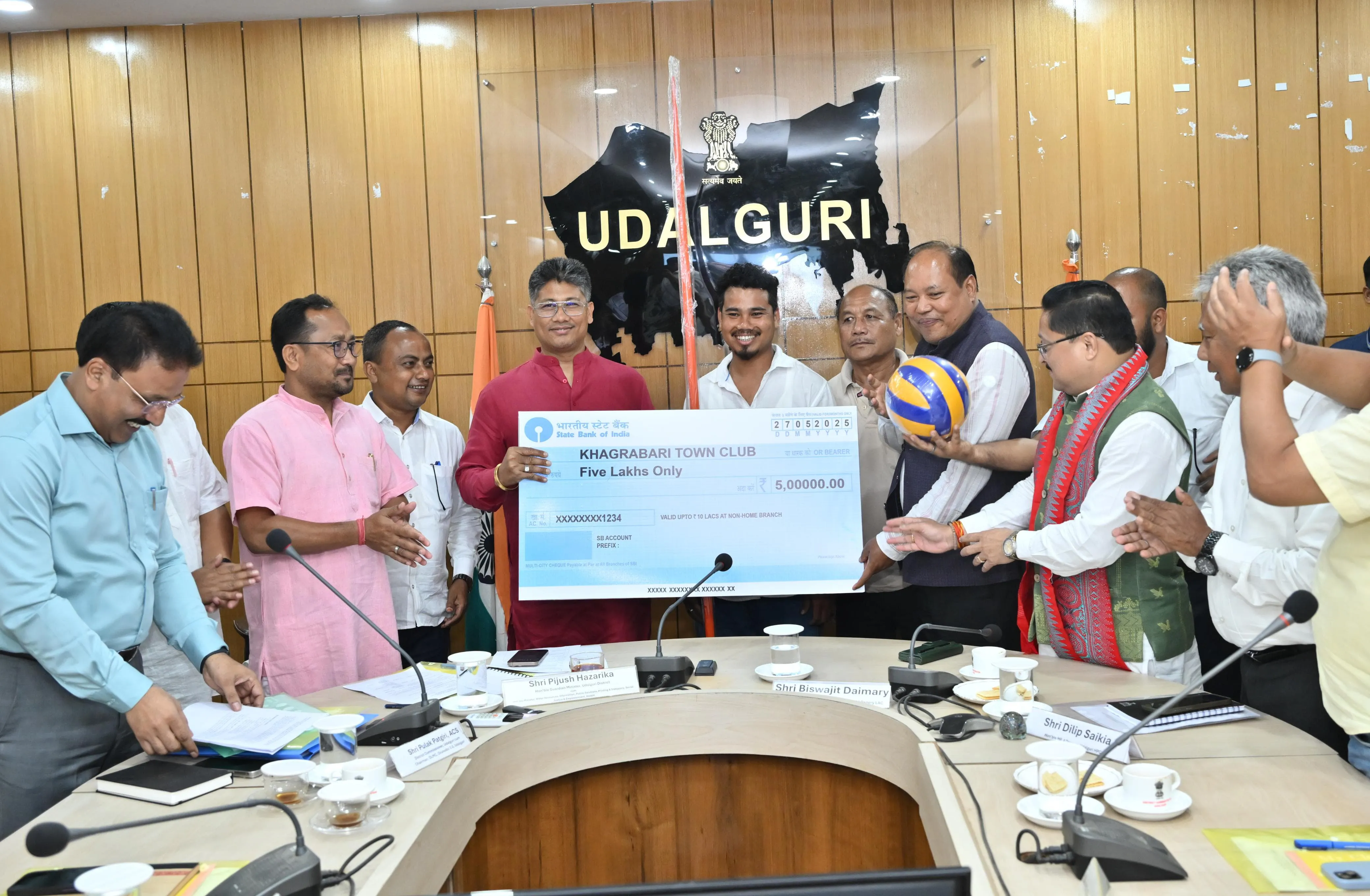 অৰুণোদয় হিতাধীকাৰী নিৰ্বাচনৰ বাবে গঠিত ওদালগুৰি জিলা পৰ্যায়ৰ নিৰীক্ষণ সমিতিৰ বৈঠকত পীযুষ হাজৰিকাৰ অংশগ্ৰহন