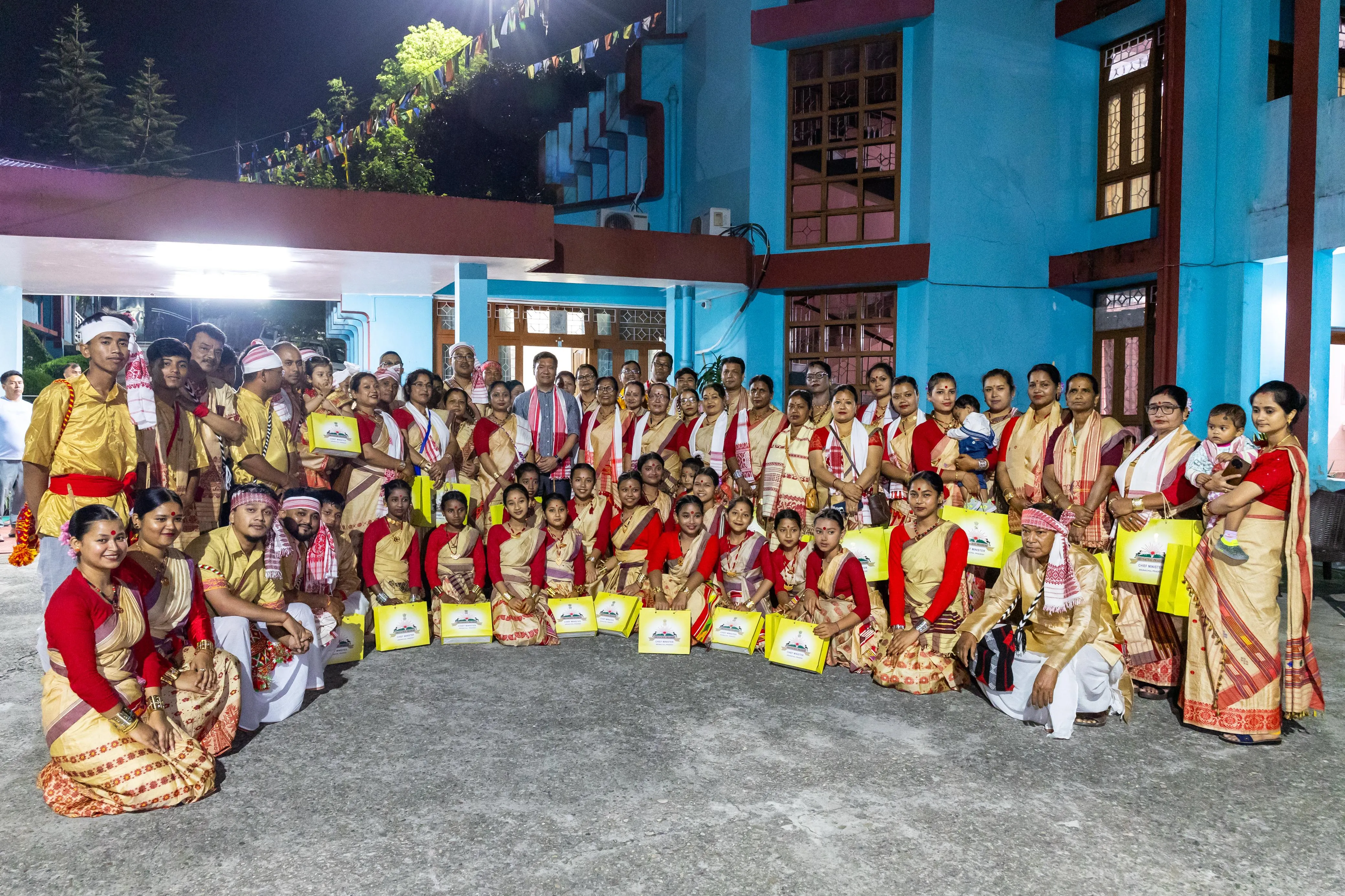 পেমা খান্দুৰ বাসগৃহত পৰম্পৰাগত হুঁচৰি