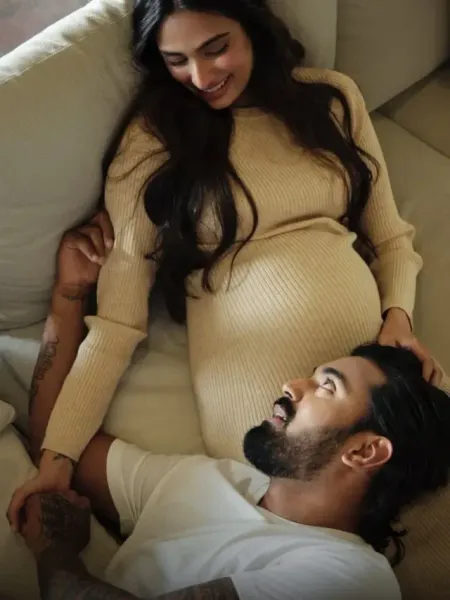 KL Rahul wife Athiya Shetty baby bump flaunts