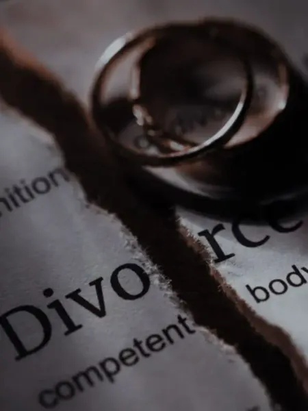 Court bans calling woman divorcee