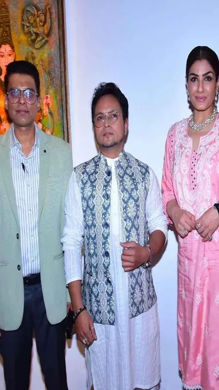 Raveena Tandon Opens Nayika by Vishal Sablley at Jehangir Art Gallery