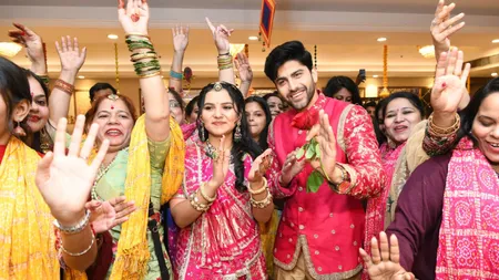 Vasudha and Devansh’s Mehndi in Delhi turns into a grand celebration with fans