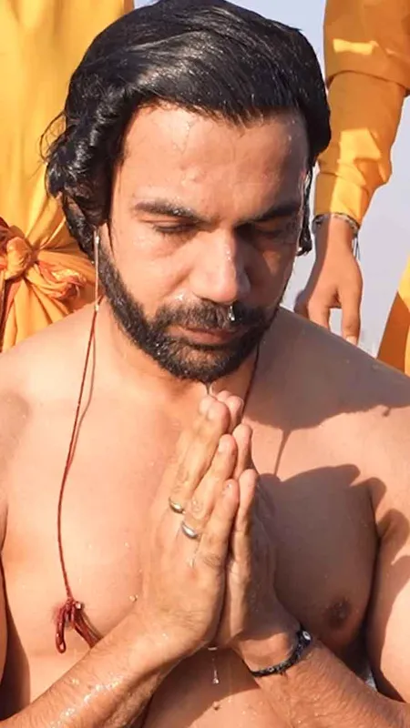 Rajkummar Rao & Patralekhaa Visit Mahakumbh, Take Holy Dip at Triveni Sangam!