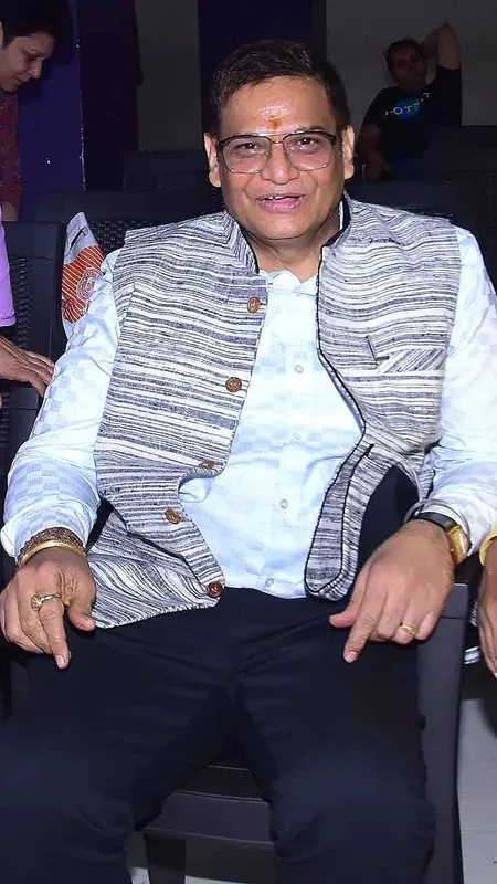 National Union of Journalists India's National Vice President Shri S Kumar felicitated Shri Ramakant Munde