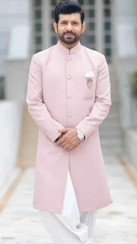 Viineet Kumar Siingh Showcases His Versatility as Farogh in Superboys of Malegaon