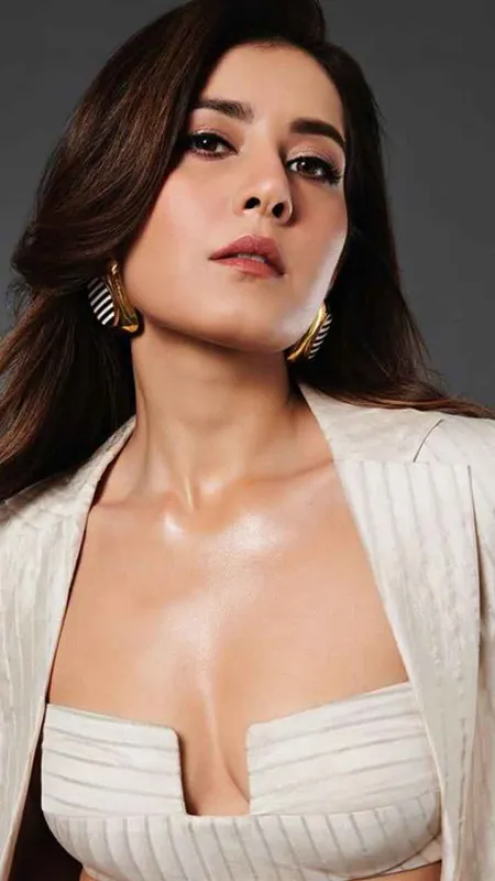 Raashii Khanna Reveals a Strikingly Simple Look for Her Upcoming Film