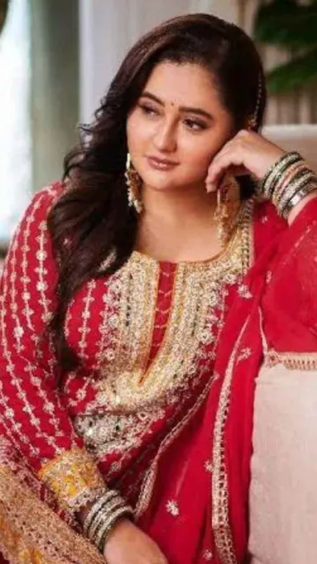 Actress Rashami Desai Slays in Orange Ethnic Look, Talks Spirituality & Style Goals