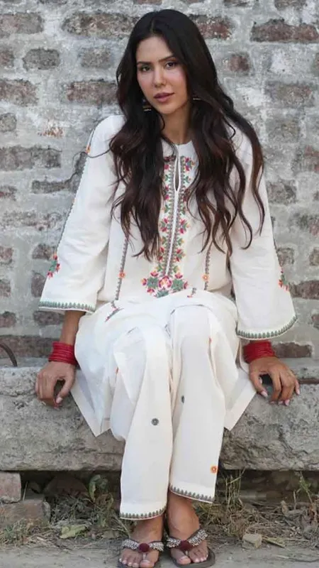 Sonam Bajwa Joins Border 2: Actress Teams Up With Diljit Dosanjh for Fifth Film Together