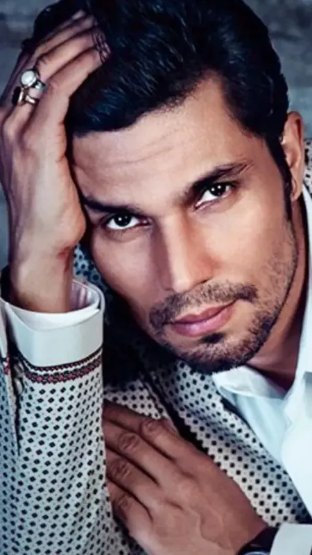 Randeep Hooda flaunting his sculpted body