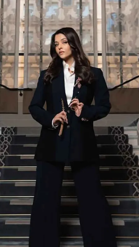 Rare Flashback! Way back in 1994, which movie-title did (B’day-Girl) 'Miss World" Aishwarya Rai Bachchan feel, could be a good option ? !! By Sr. Journalist Chaitanya Padukone