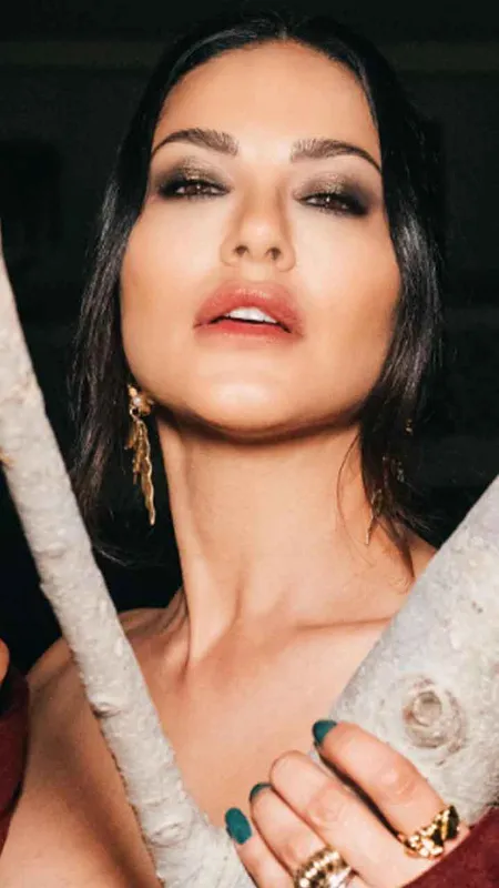 Short: Sunny Leone's Fashion Moments: Slaying on Splitsvilla X5