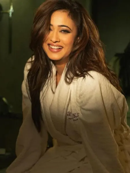 Shweta Tiwari Sets Internet on Fire with Sizzling Avatar