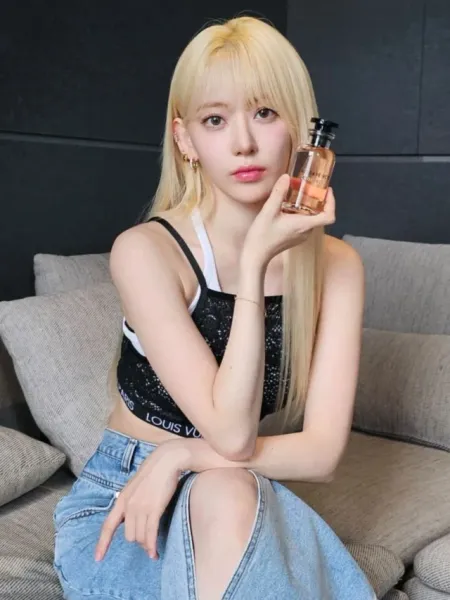 LE SSERAFIM Sakura's New Look Mesmerises Fans