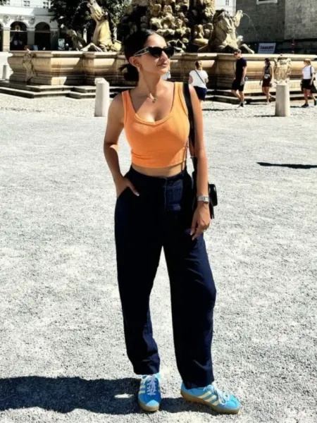 Anushka Sen Impresses Fans with Chic Look