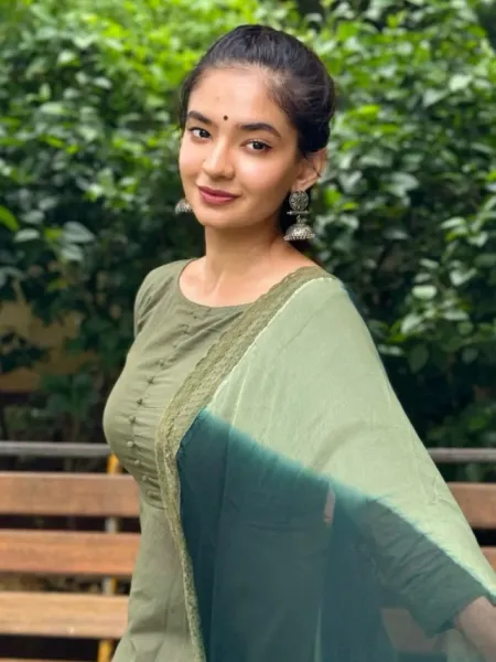 Anushka Sen Impresses Fans with new Traditional Look