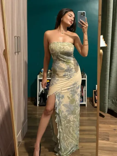 Anushka Sen Impresses Fans with Exciting Mirror Selfies