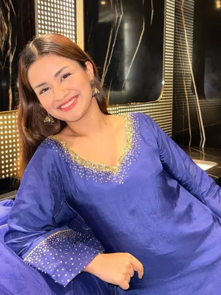 Avneet Kaur Steals the Spotlight in Desi Avatar