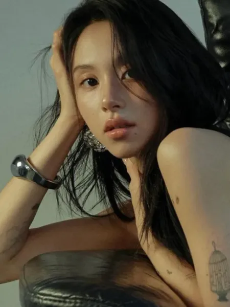 TWICE Chaeryeong sets the Internet Ablaze with Sizzling Photoshoot