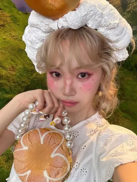 LE SSERAFIM Chaewon Shimmers in White, Looks Gorgeous