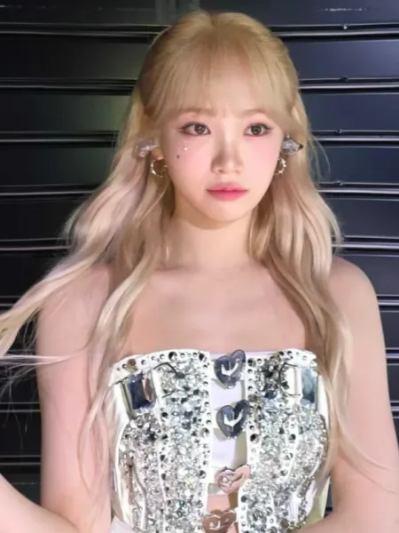 LE SSERAFIM Chaewon Looks Glam in White