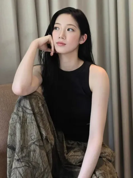 LE SSERAFIM Kazuha's Impeccable Beauty Stuns Fans