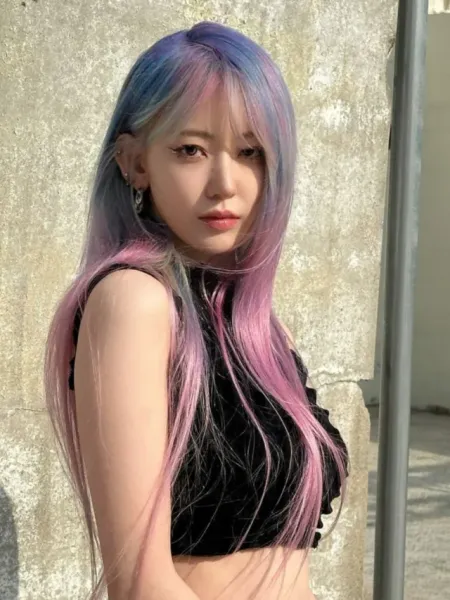 LE SSERAFIM Sakura Captures hearts with Colourful hair