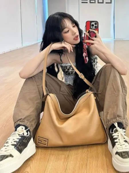 (G)I-DLE Yuqi's Chic Look in Brown Stuns Fans