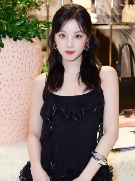 (G)I-DLE Yuqi's Spellbinding Black Look Stuns Fans