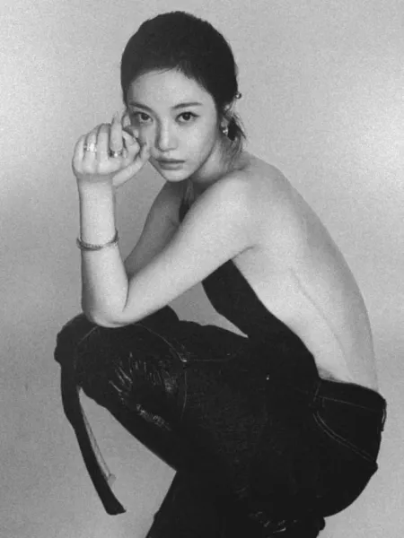 AESPA Ningning looks Ravishing in Backless Black Dress