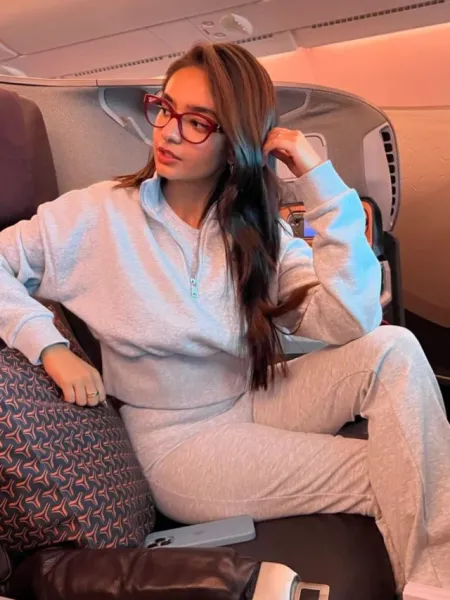 Anushka Sen Impresses Fans in Cozy Grey Tracksuit, Looks Hot