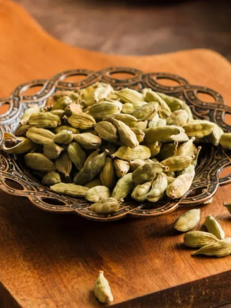 7 Benefits of Adding Elaichi (Cardamom) to Your Diet