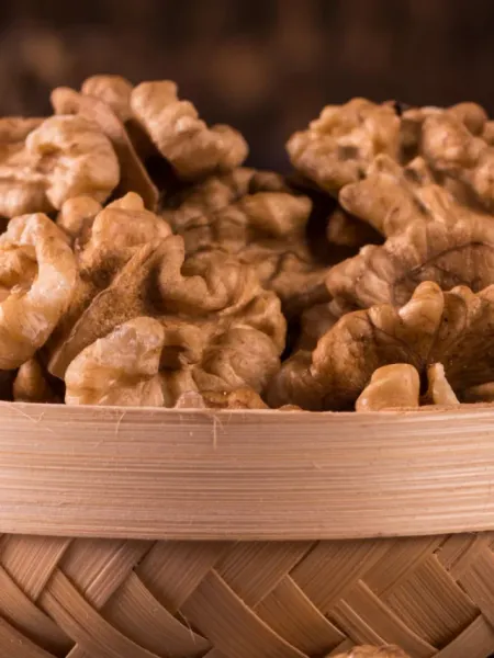 7 Amazing Health Benefits of Eating Walnuts