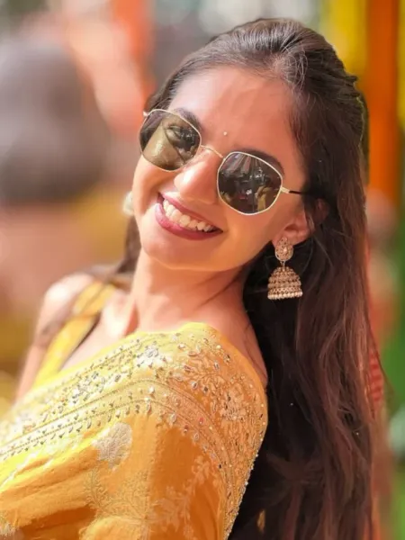 Anushka Sen Exudes Desi Charm in Yellow Saree, Fans React