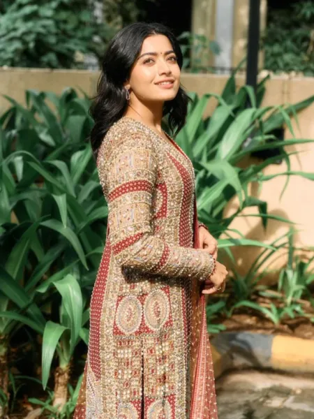 Rashmika Mandanna Shimmers in Red Navratri Look, Check