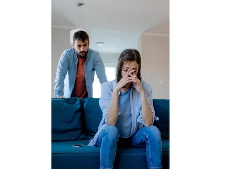 Signs that your partner is losing interest in you 