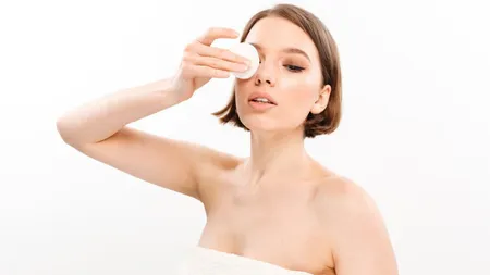 Raw Milk On Face(Freepik)