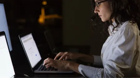 Women Working On Screen  (1)