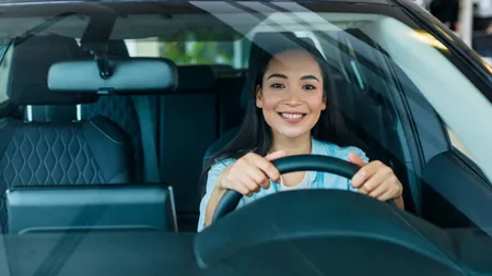 Girls Driving(Freepik)