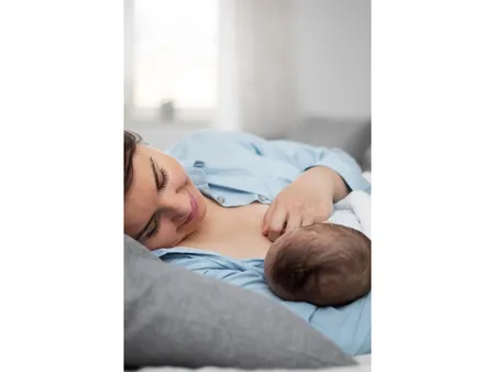 Breastfeeding (Freepik)
