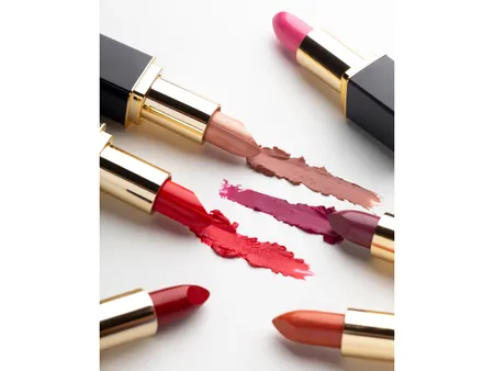 Lipstick For Night Parties (Freepik)