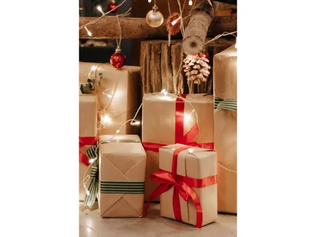 Festivals Gifts (Unsplash)