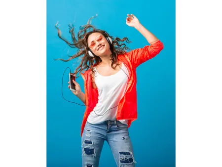 Dancing For Girls(Freepik)