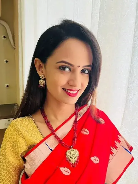 কেতকী মাতেগাঁওকর লাল পৈঠানি শাড়ি