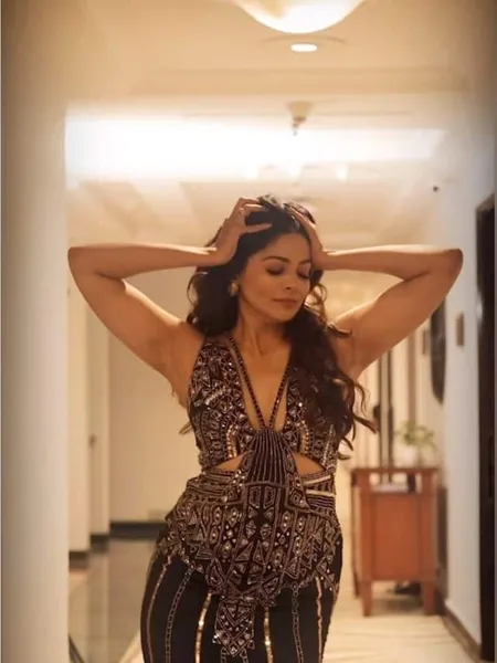 Pooja Sawant Black Dress Video