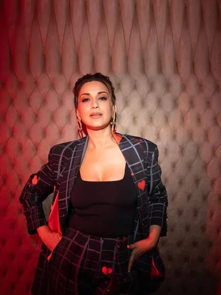 Sonali Bendre Black Blazer Suit
