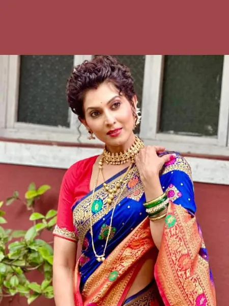 Maadhavi Nemkar Blue Saree Look