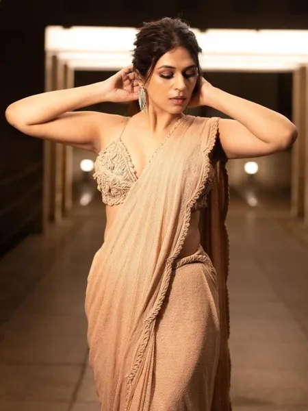 bollywood celebrities| Shraddha Das | Shraddha das latest photos Shraddha das latest pic| Shraddha das instagram