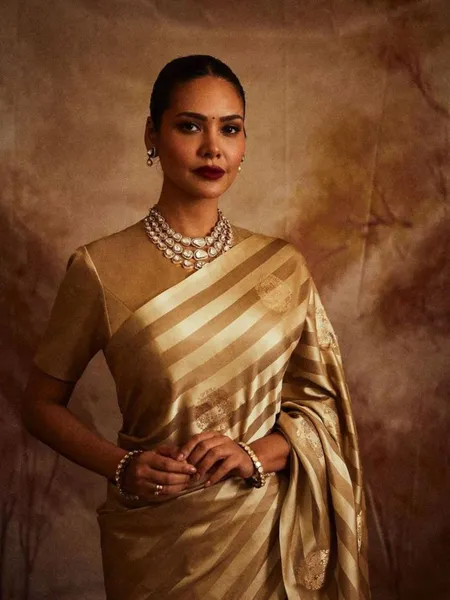 Esha Gupta | Esha Gupta royal look | Latest Photo Esha Gupta Hot Photo| Esha Gupta Instagram