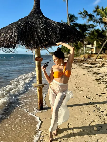 amruta-khanvilkar-bikini-photos